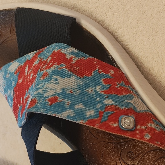 Bzees Slide Sandals - Picture 3 of 4